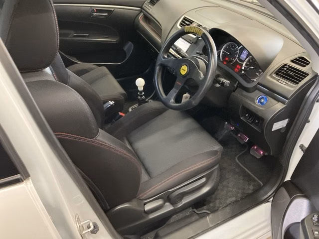 SUZUKI SWIFT