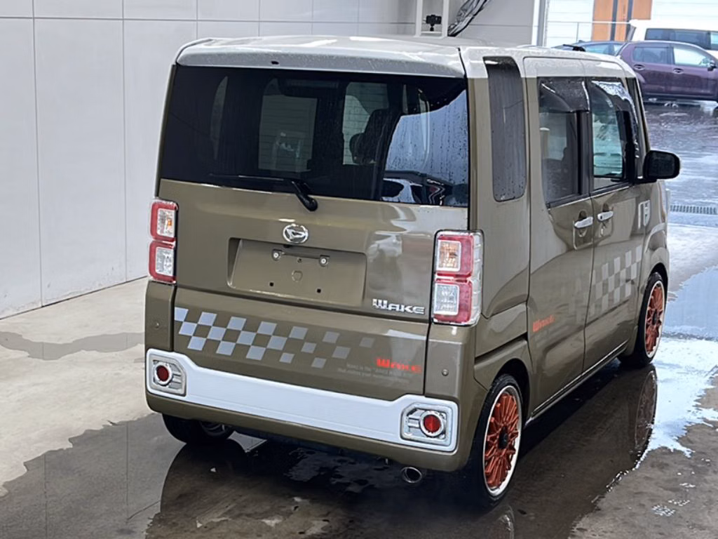 DAIHATSU WAKE