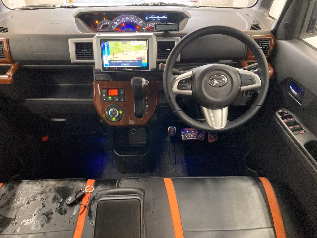 DAIHATSU WAKE