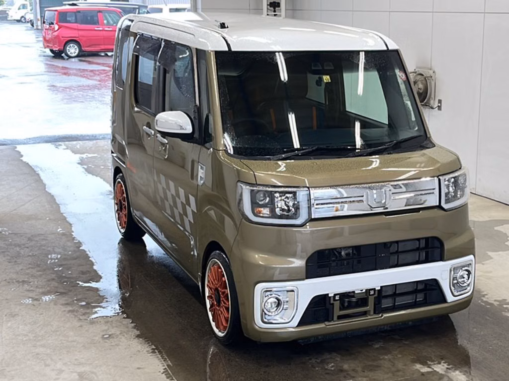 DAIHATSU WAKE