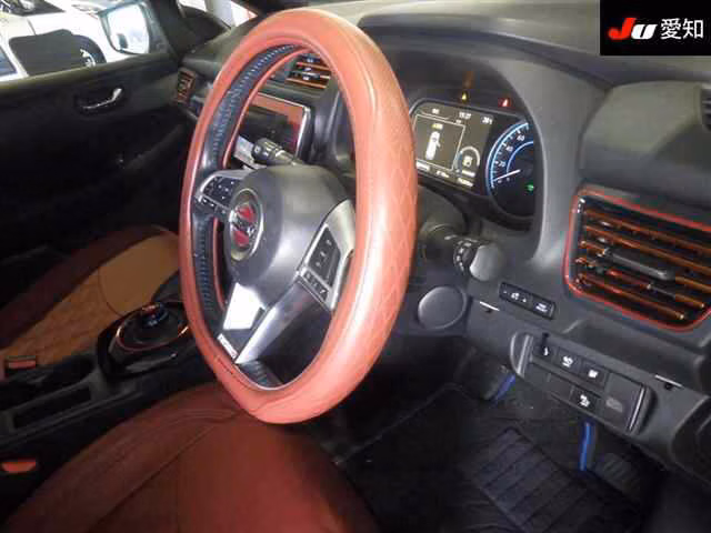 NISSAN LEAF