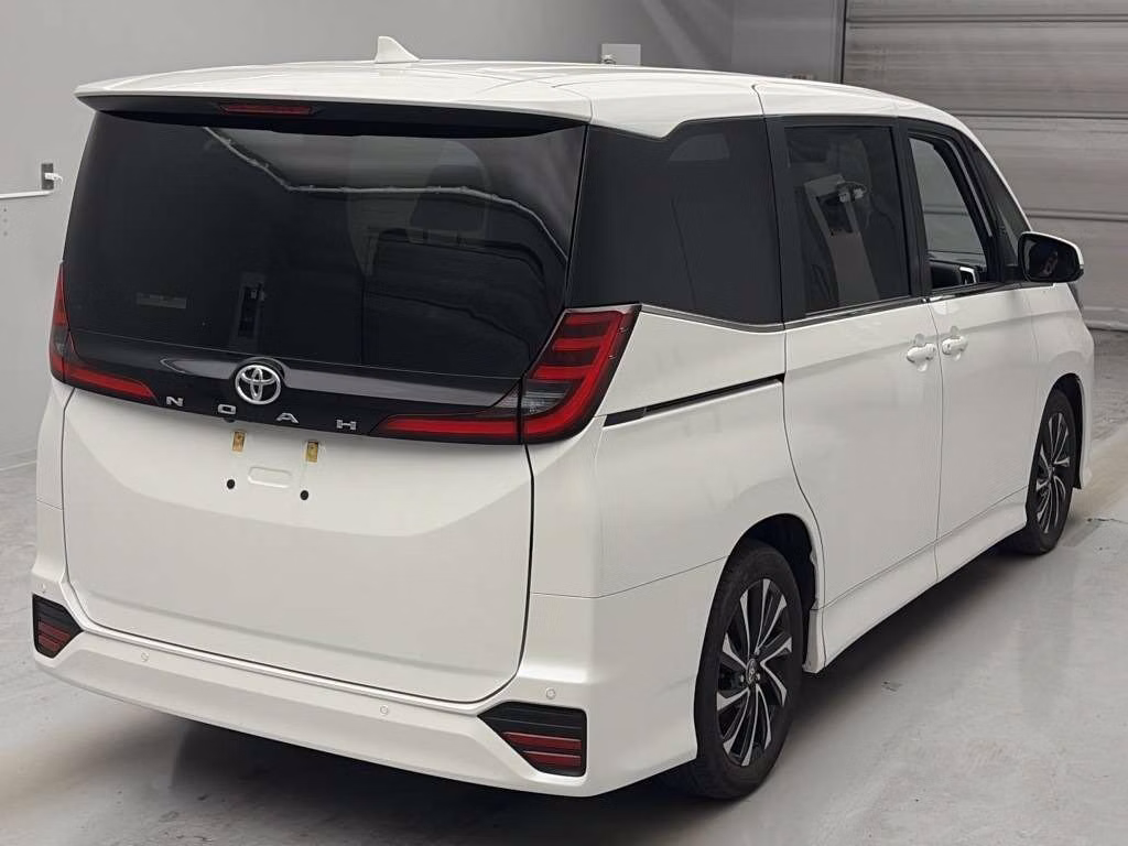 TOYOTA NOAH