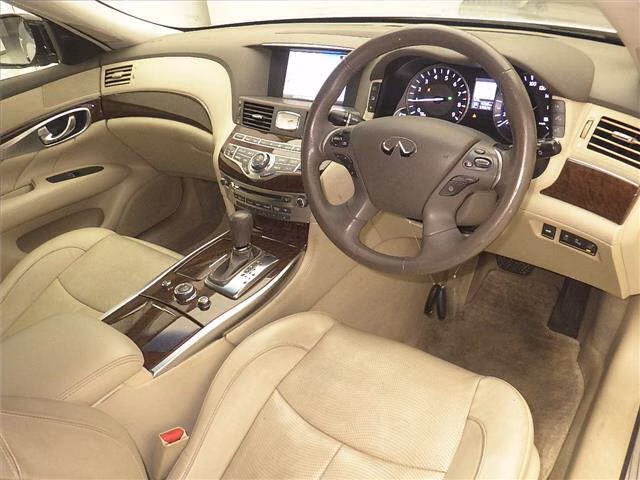 NISSAN FUGA