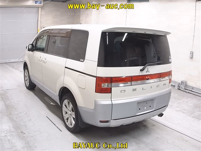 MITSUBISHI DELICA D:5