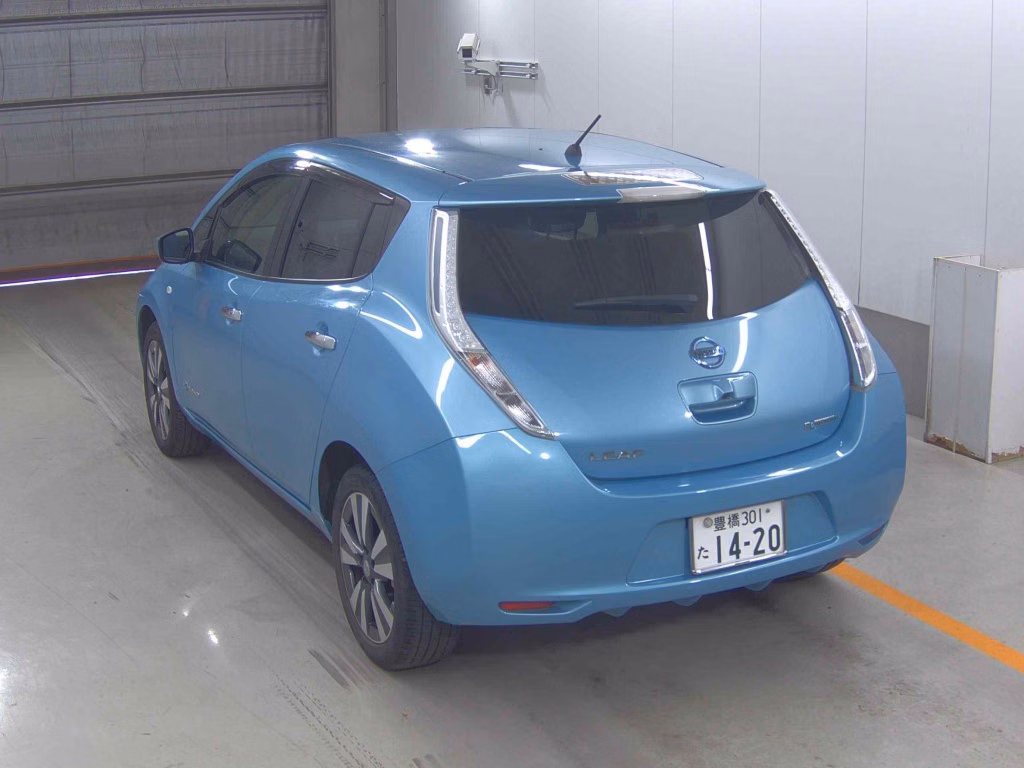NISSAN LEAF