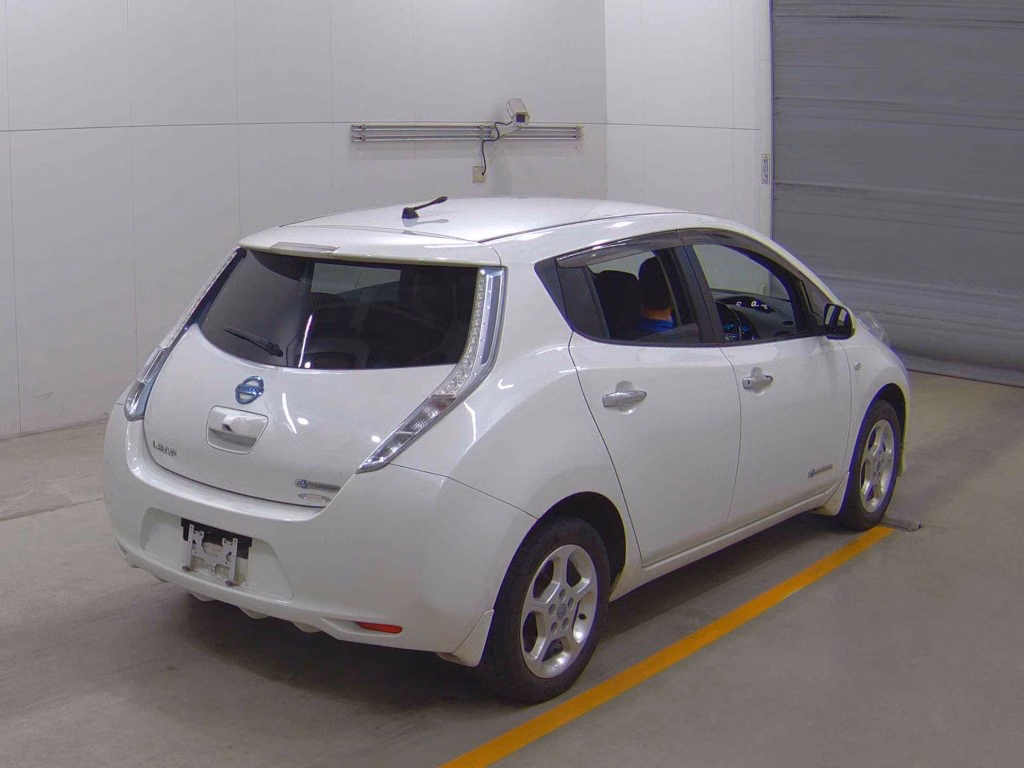 NISSAN LEAF