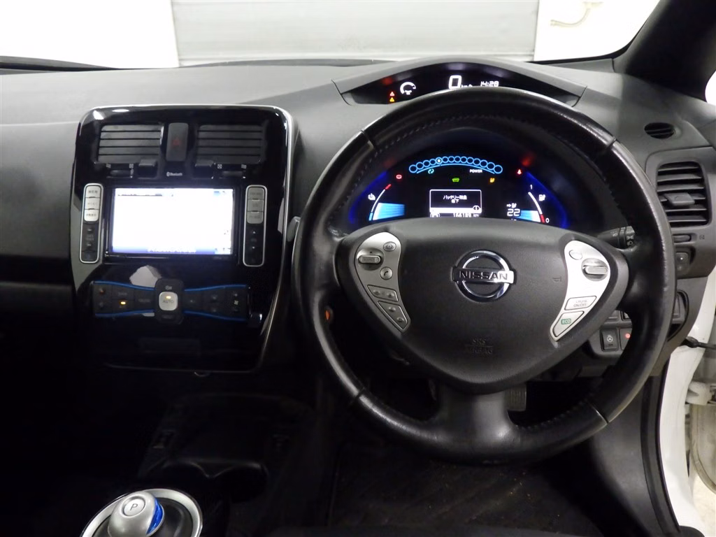 NISSAN LEAF