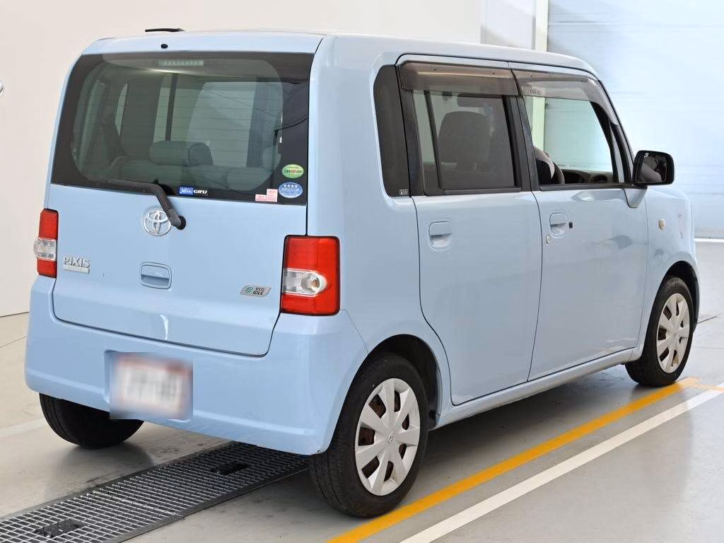 TOYOTA PIXIS SPACE