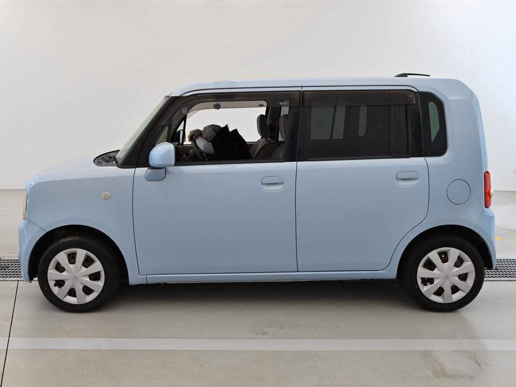 TOYOTA PIXIS SPACE