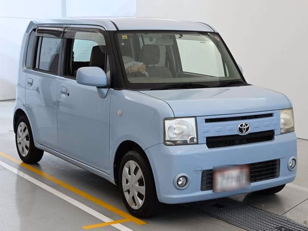 TOYOTA PIXIS SPACE