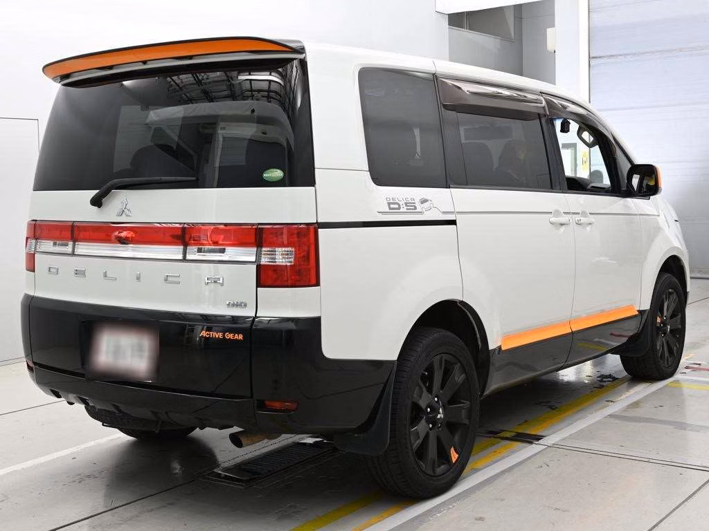 MITSUBISHI DELICA D:5