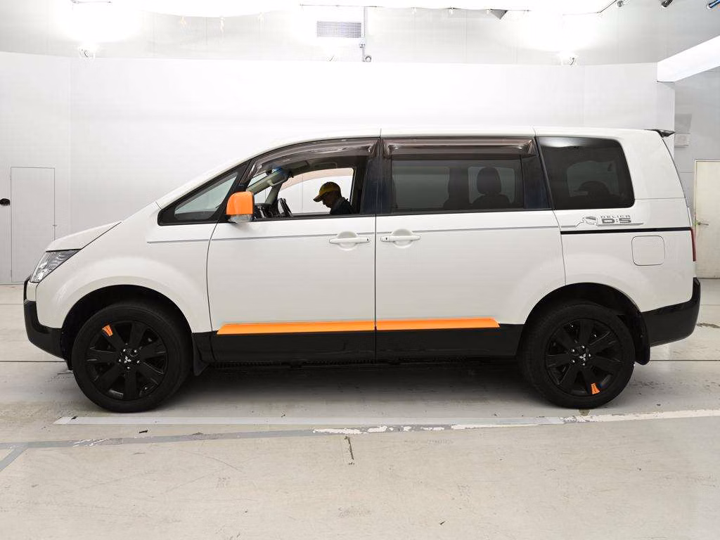 MITSUBISHI DELICA D:5