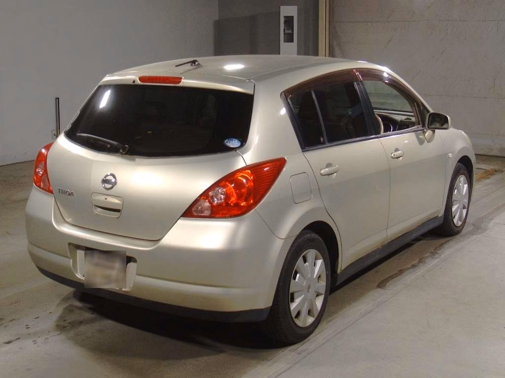 NISSAN TIIDA