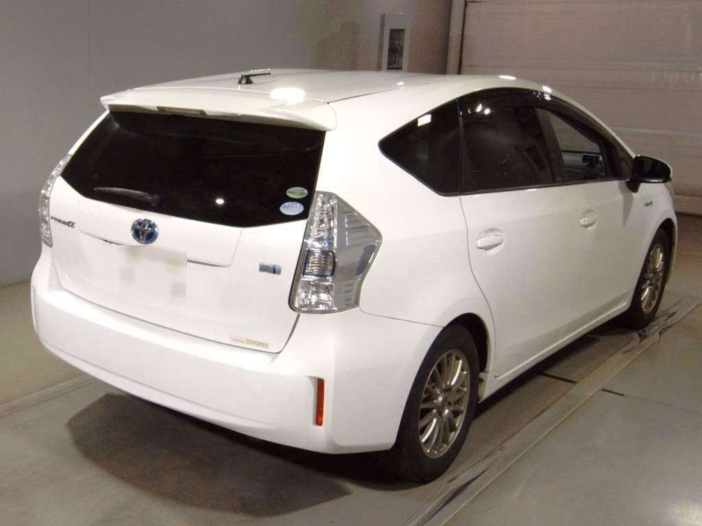 TOYOTA PRIUS ALPHA