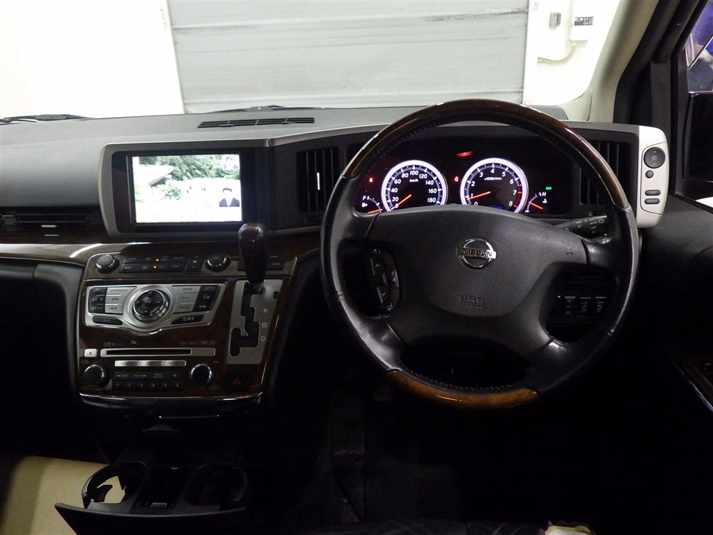 NISSAN ELGRAND