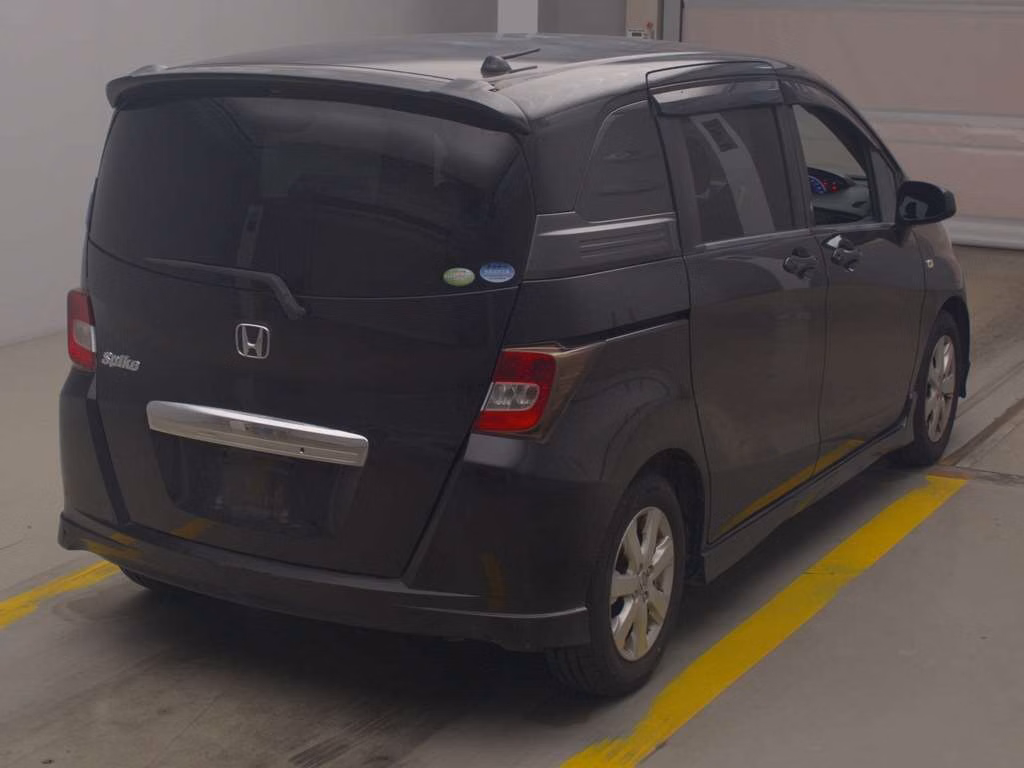 HONDA FREED SPIKE