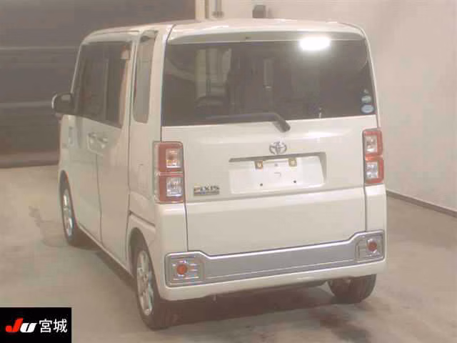 TOYOTA PIXIS MEGA