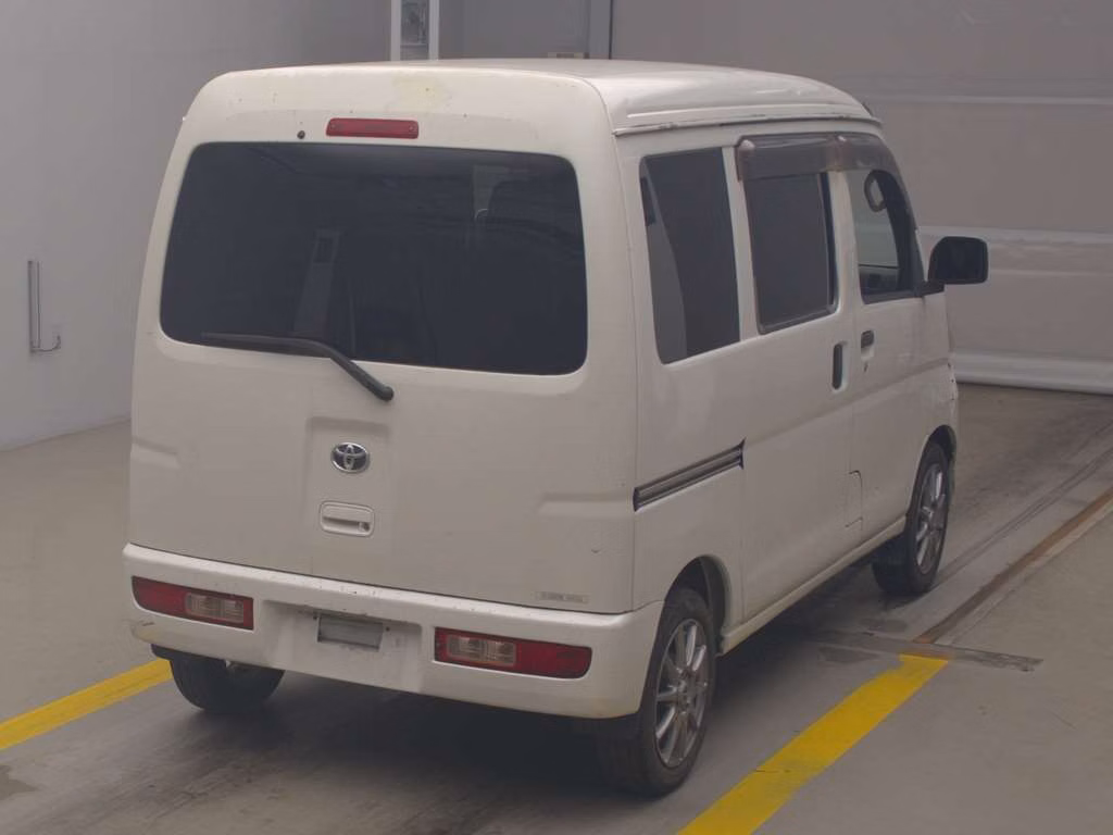 TOYOTA PIXIS VAN