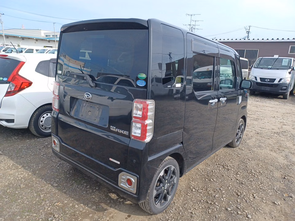 DAIHATSU WAKE