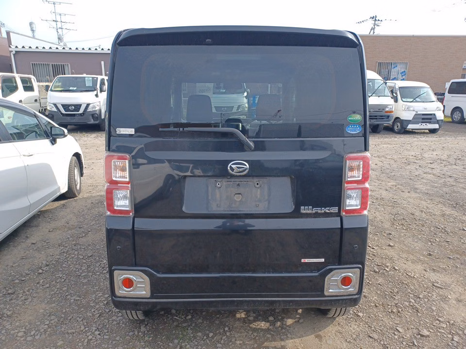 DAIHATSU WAKE