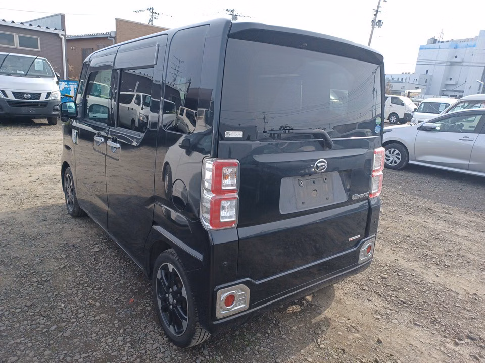 DAIHATSU WAKE