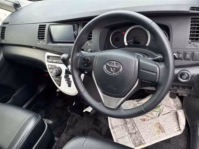TOYOTA ISIS