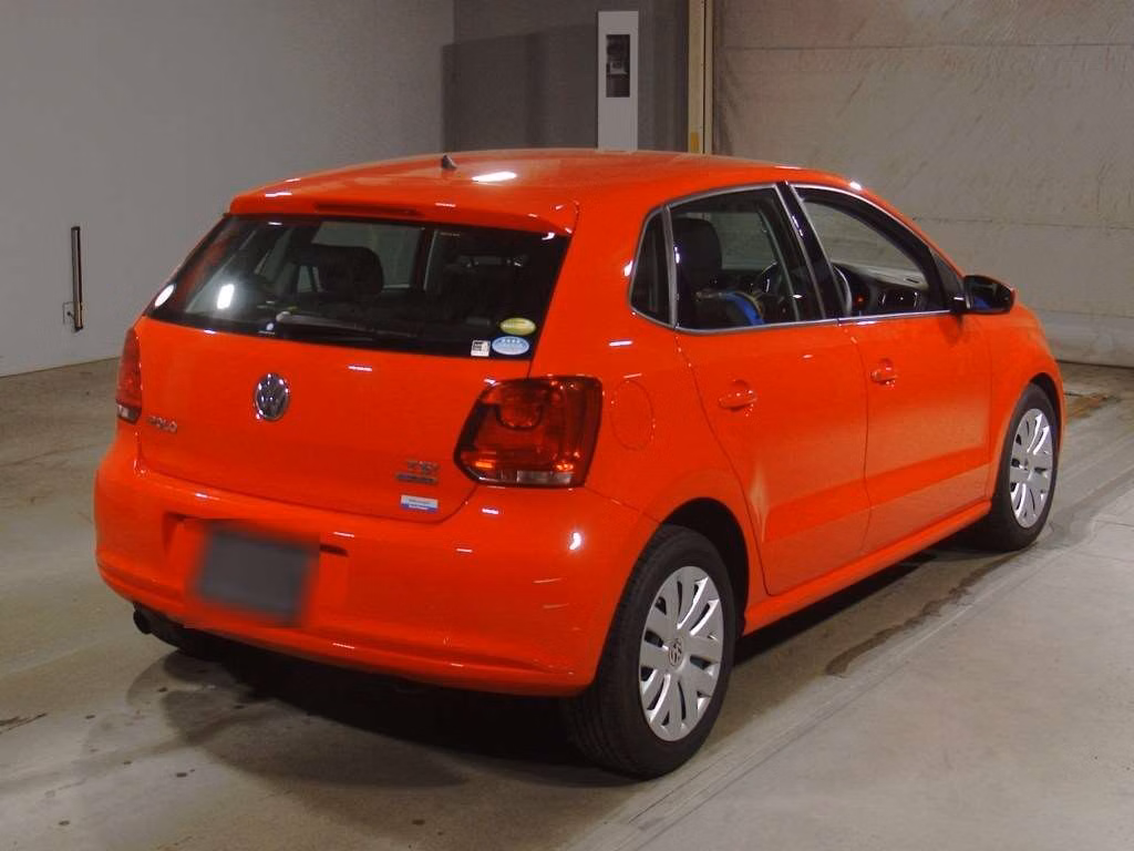 VOLKSWAGEN POLO