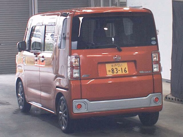 DAIHATSU WAKE