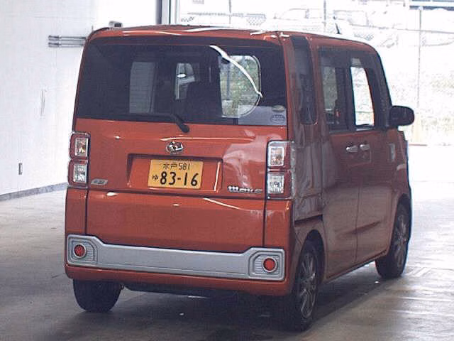 DAIHATSU WAKE