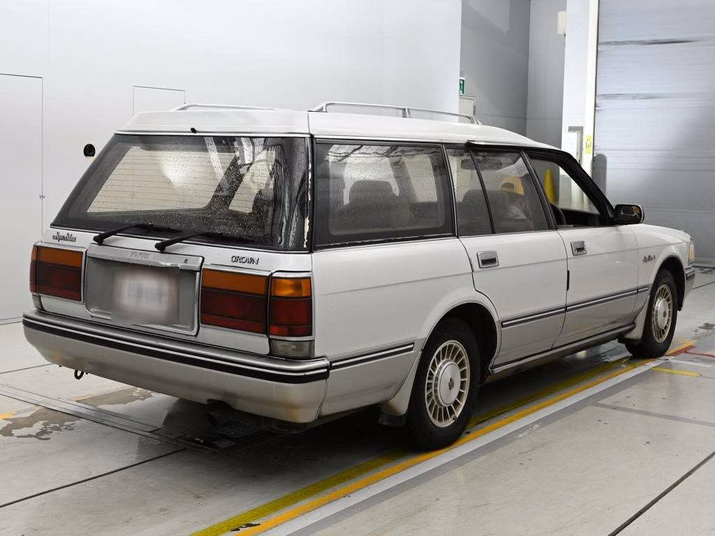 TOYOTA CROWN