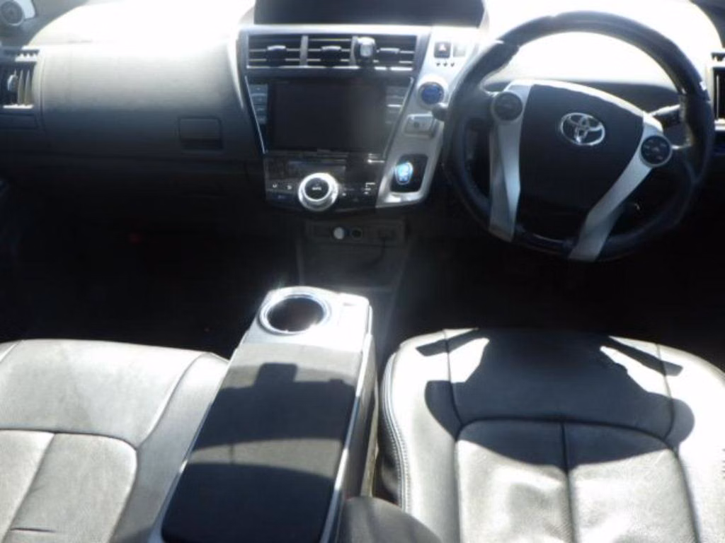TOYOTA PRIUS ALPHA