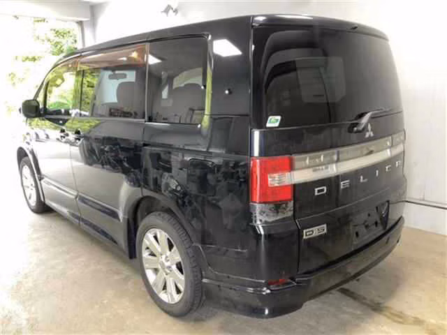 MITSUBISHI DELICA D:5