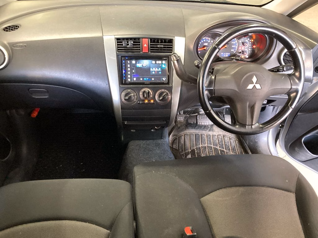 MITSUBISHI COLT