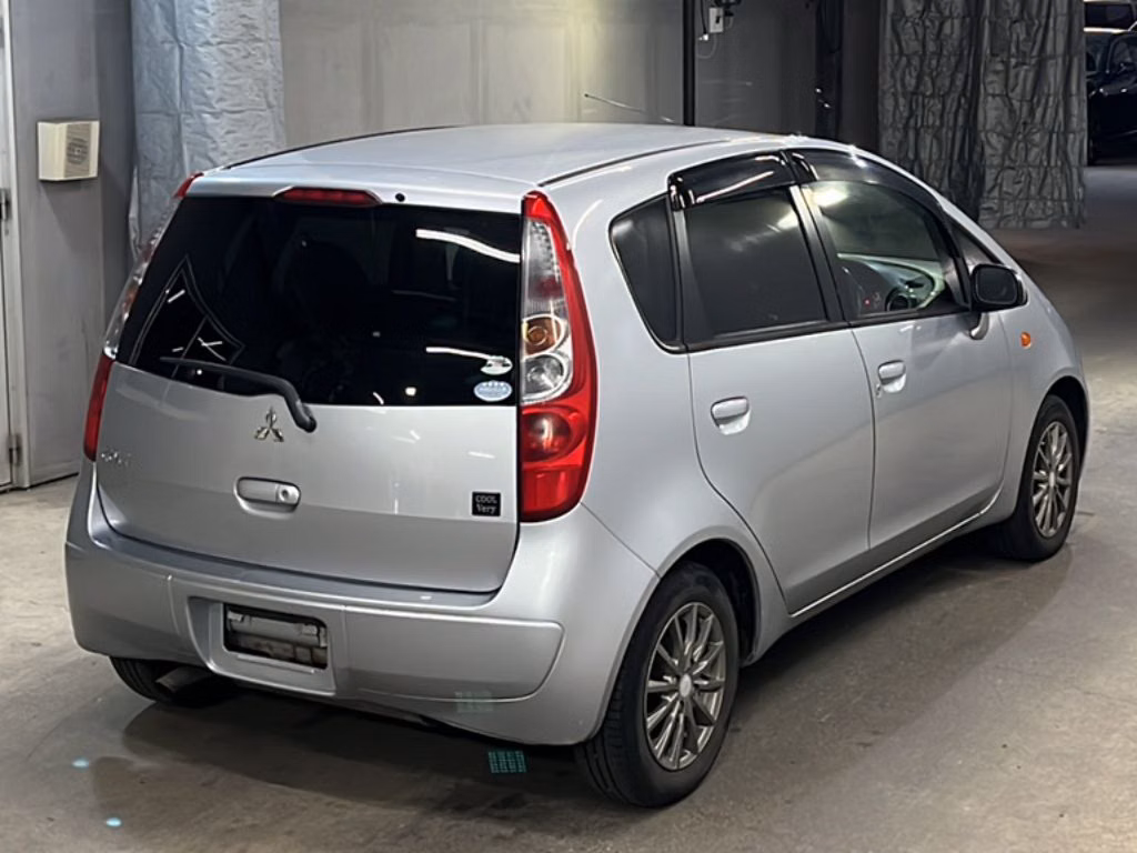 MITSUBISHI COLT