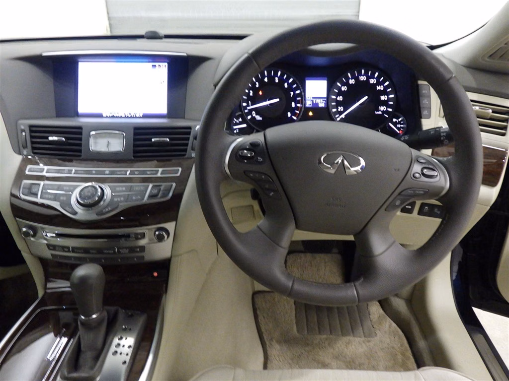 NISSAN FUGA