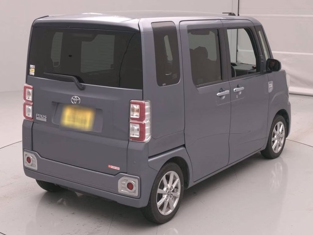 TOYOTA PIXIS MEGA