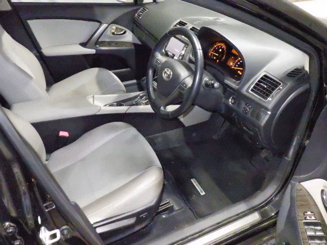 TOYOTA AVENSIS