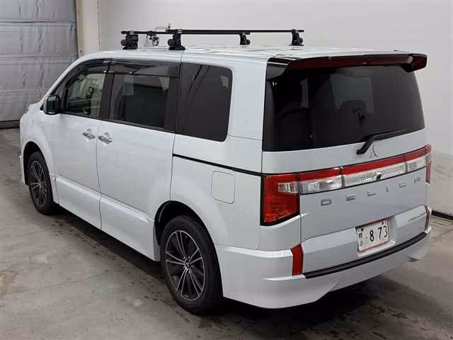MITSUBISHI DELICA D:5