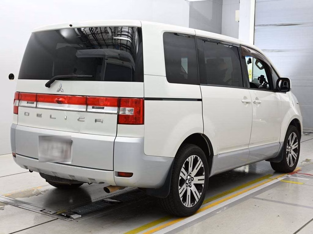 MITSUBISHI DELICA D:5