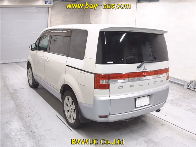 MITSUBISHI DELICA D:5