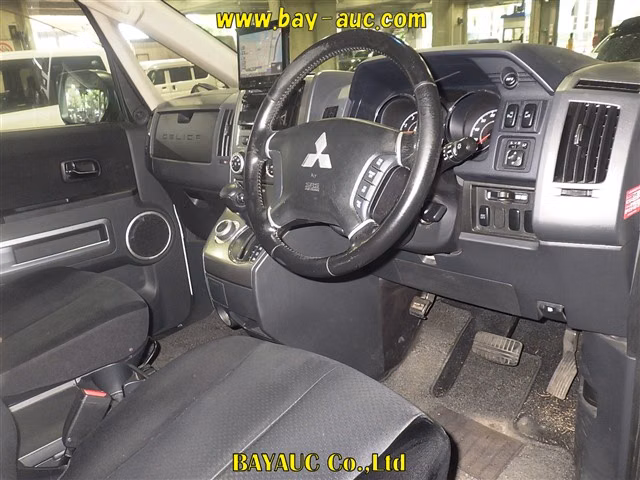 MITSUBISHI DELICA D:5