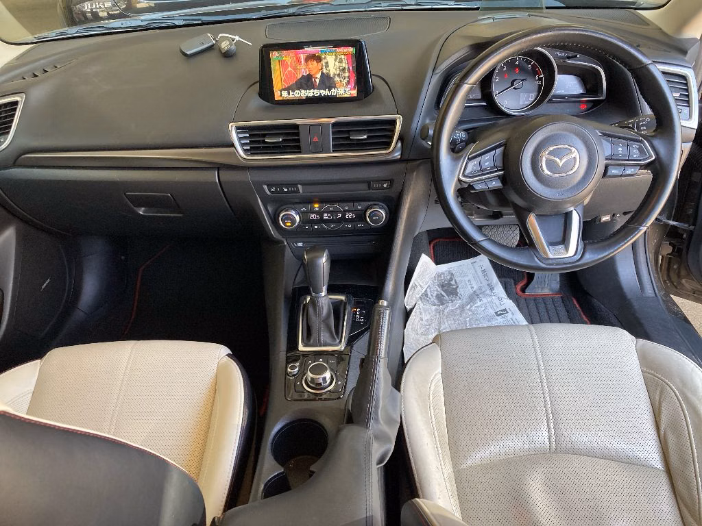 MAZDA AXELA