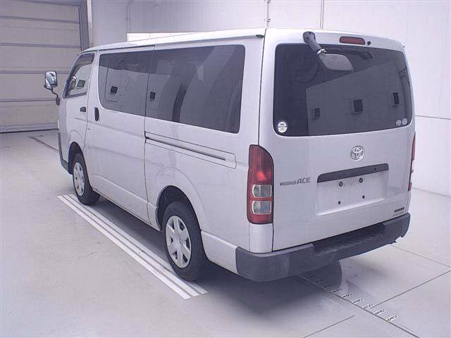 TOYOTA REGIUS ACE