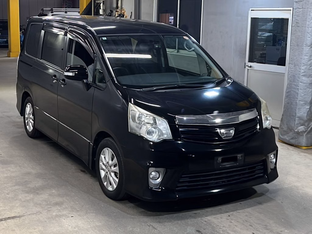 TOYOTA NOAH