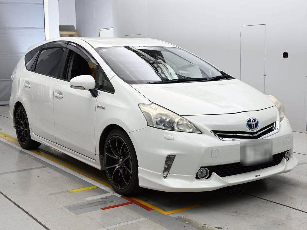 TOYOTA PRIUS ALPHA