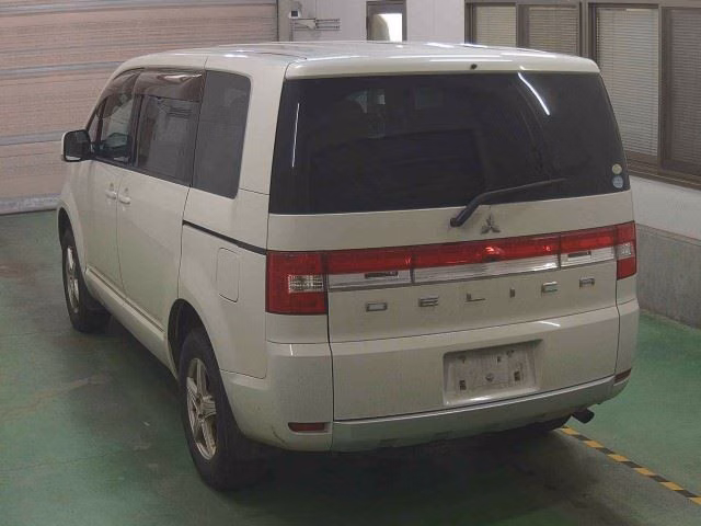 MITSUBISHI DELICA D:5