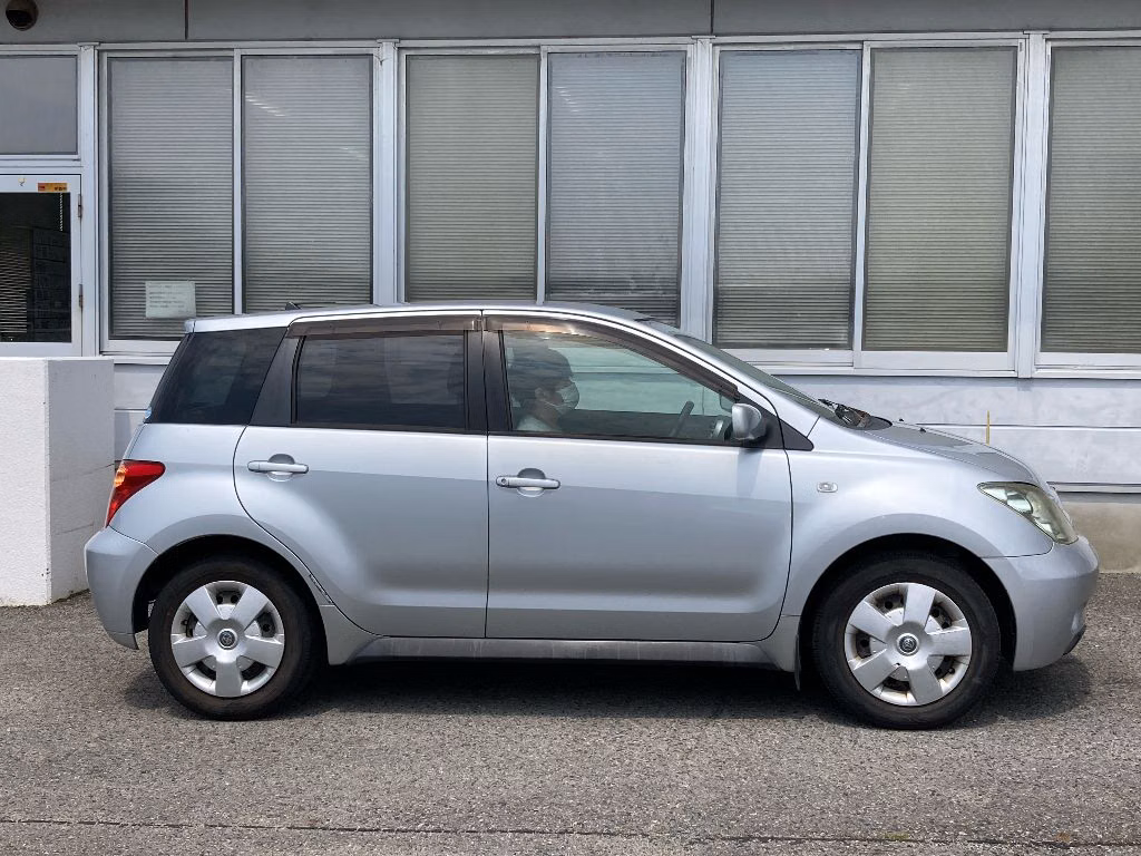 TOYOTA IST