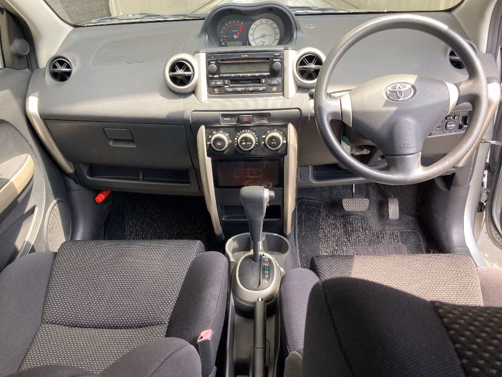 TOYOTA IST