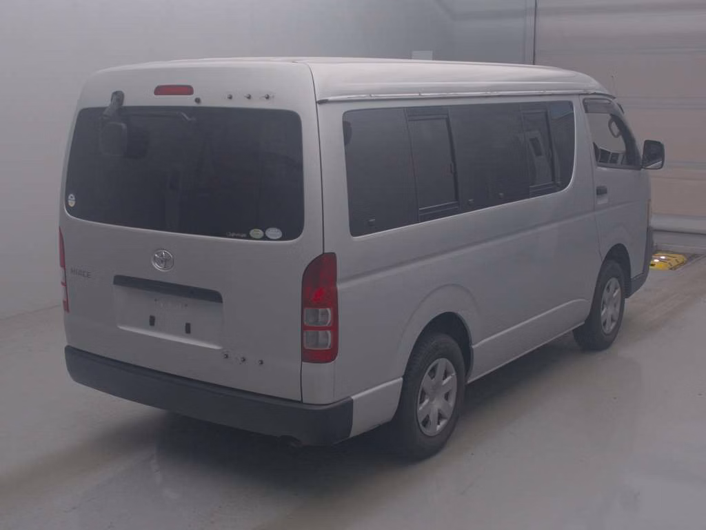 TOYOTA HIACE