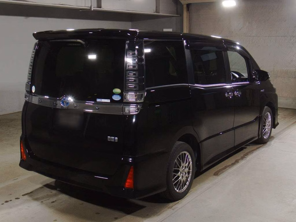 TOYOTA VOXY